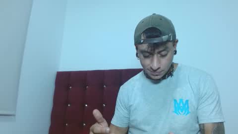 Snapshot of skinnydevil1 chatting on February 24, 2026, 4:32 am skinnydevil1 online show from February 24, 2026, 4:32 am