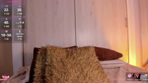 Snapshot of skinnydoll_1 chatting on January 22, 2025, 7:13 pm Mila online show from January 22, 2025, 7:13 pm