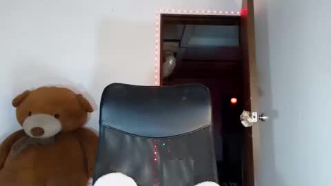 jesica online show from April 16, 2026, 6:03 am