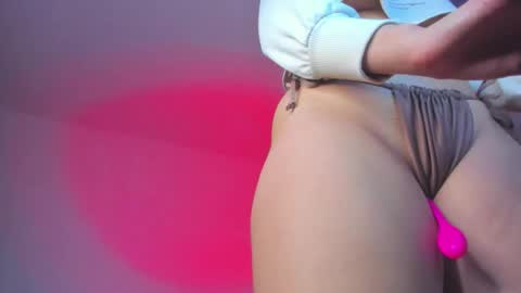 Snapshot of skinnyhorny_ chatting on October 17, 2025, 6:05 am  SKINNYHORNY   online show from October 17, 2025, 6:05 am