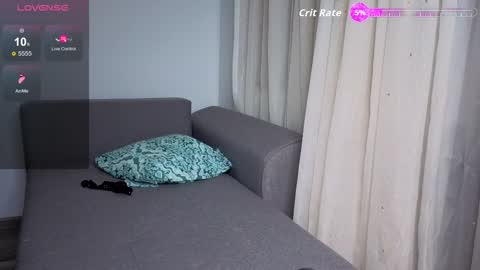 Snapshot of skinnymode chatting on November 3, 2025, 5:03 pm SkinnyMode online show from November 3, 2025, 5:03 pm