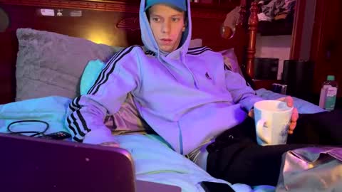 Snapshot of skittles933 chatting on February 24, 2025, 11:43 am Skittles online show from February 24, 2025, 11:43 am