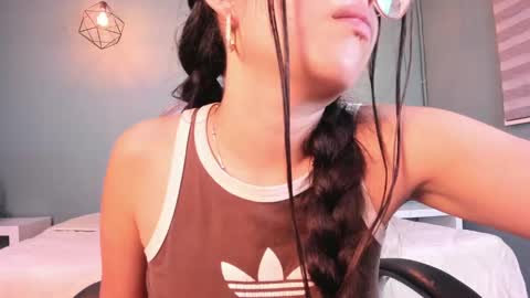 Snapshot of sky_blue__ chatting on February 12, 2025, 9:52 am Hanna  online show from February 12, 2025, 9:52 am