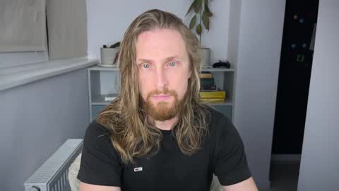 sky_guy25 online show from October 30, 2025, 9:37 pm