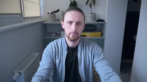 sky_guy25 online show from December 2, 2025, 12:32 pm