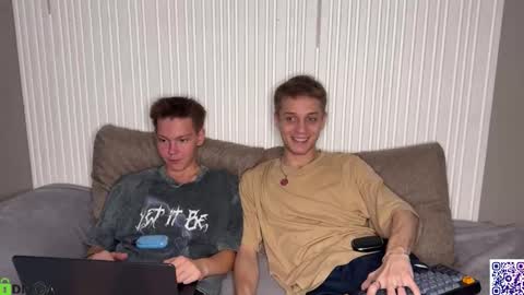 Snapshot of sky_hunter chatting on October 13, 2025, 3:45 pm sky_hunter online show from October 13, 2025, 3:45 pm