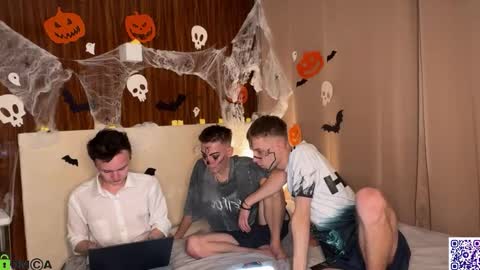 Snapshot of sky_hunter chatting on October 31, 2025, 5:58 pm sky_hunter online show from October 31, 2025, 5:58 pm