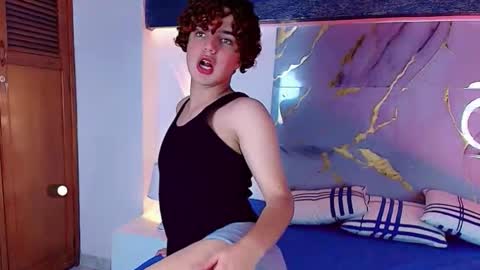 Snapshot of skyee_angel chatting on November 12, 2025, 8:30 pm Angel online show from November 12, 2025, 8:30 pm