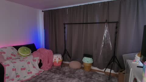 Skye Watson online show from September 19, 2025, 6:52 pm