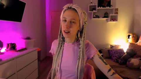    online show from October 11, 2025, 9:13 pm