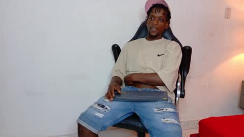 Snapshot of skylerbigxxx chatting on October 2, 2025, 4:08 am SKYLERBIGXXX online show from October 2, 2025, 4:08 am