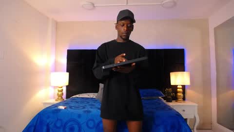 SKYLERBIGXXX online show from April 29, 2026, 5:00 am