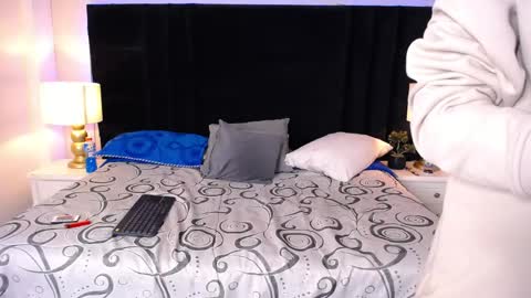 SKYLERBIGXXX online show from May 7, 2026, 5:02 am