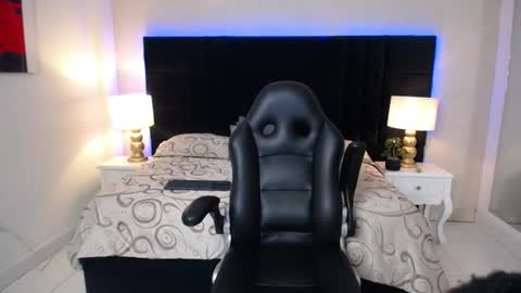 Snapshot of skylerbigxxx chatting on June 14, 2026, 4:36 am SKYLERBIGXXX online show from June 14, 2026, 4:36 am