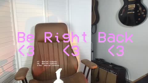 skylerluvsuuu online show from January 3, 2025, 4:33 am