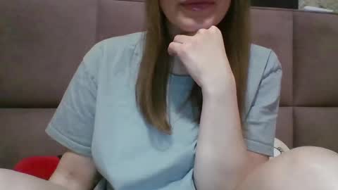 Snapshot of sladkiegubki chatting on February 7, 2025, 8:11 am Sladkiegubki online show from February 7, 2025, 8:11 am