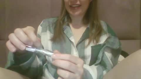 Snapshot of sladkiegubki chatting on February 26, 2025, 3:21 am Sladkiegubki online show from February 26, 2025, 3:21 am