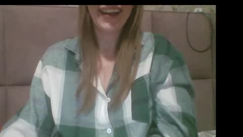 Snapshot of sladkiegubki chatting on September 12, 2025, 9:48 pm Sladkiegubki online show from September 12, 2025, 9:48 pm