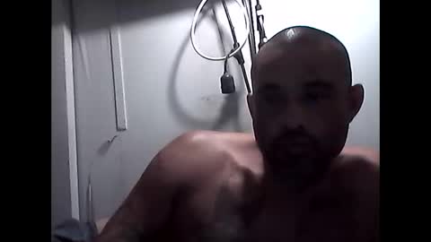 Snapshot of slickstre chatting on April 15, 2026, 3:46 am slickstre online show from April 15, 2026, 3:46 am