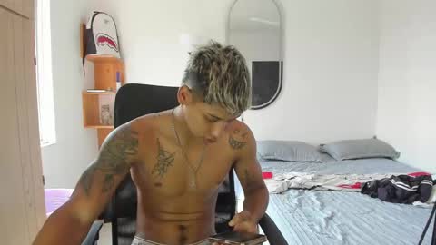 slim_master12 online show from February 22, 2025, 3:25 pm