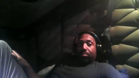 slipperyballs900 online show from April 26, 2026, 8:39 pm