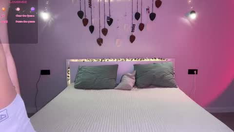 Lola and Li -  online show from February 15, 2026, 12:58 pm