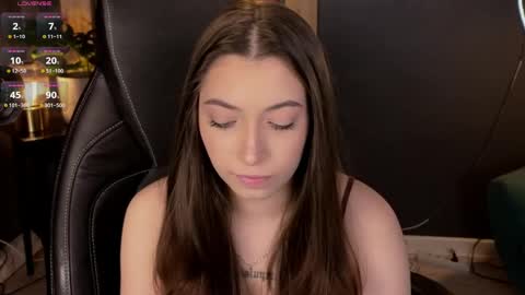 Emilia online show from April 2, 2026, 12:36 pm