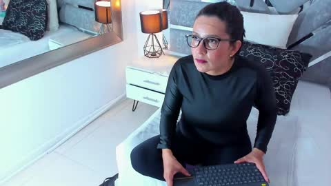 slut_milf_ online show from May 9, 2026, 4:01 pm