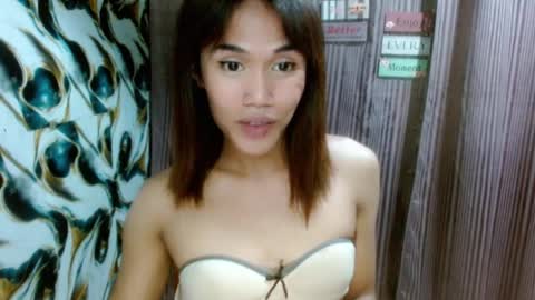 Snapshot of slutqueen_raz chatting on July 12, 2026, 9:17 pm Raz online show from July 12, 2026, 9:17 pm