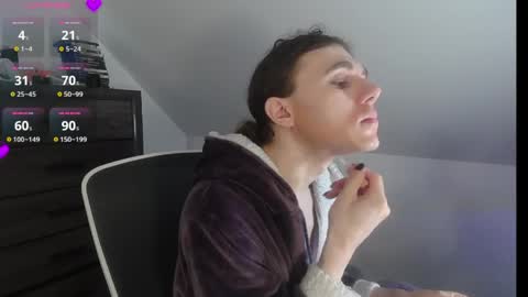 Natsu online show from April 16, 2026, 4:52 pm