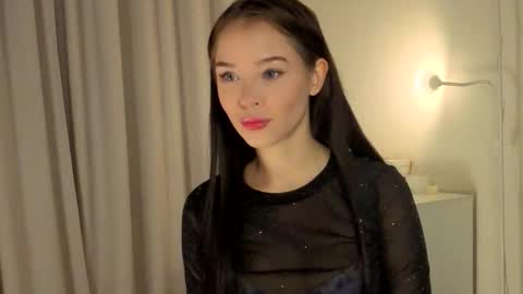 Lily online show from November 6, 2025, 1:12 pm