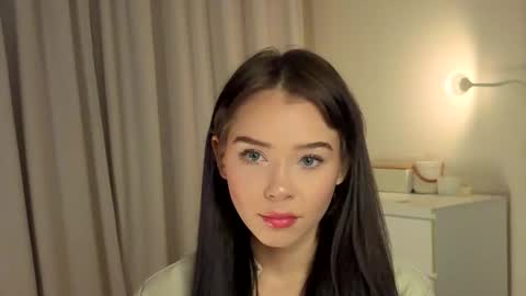 Lily online show from November 7, 2025, 1:22 pm