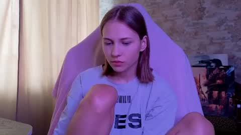 Snapshot of small_emma0 chatting on July 6, 2026, 12:57 pm Emma online show from July 6, 2026, 12:57 pm