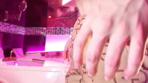 Small Hot19 online show from January 9, 2026, 9:23 am