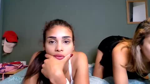 Snapshot of smallparismodel chatting on December 17, 2024, 4:32 pm babyana online show from December 17, 2024, 4:32 pm