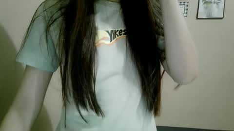 Snapshot of smellon_shake chatting on March 10, 2026, 11:48 am Julia online show from March 10, 2026, 11:48 am