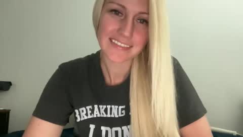 Snapshot of smexxii93 chatting on May 7, 2026, 6:46 pm smexxii93 online show from May 7, 2026, 6:46 pm