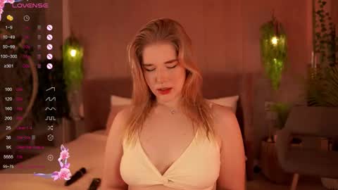 Snapshot of smiley_mia_ chatting on September 12, 2025, 5:07 am Mia online show from September 12, 2025, 5:07 am