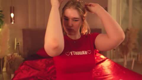 Mia online show from March 20, 2026, 5:45 am