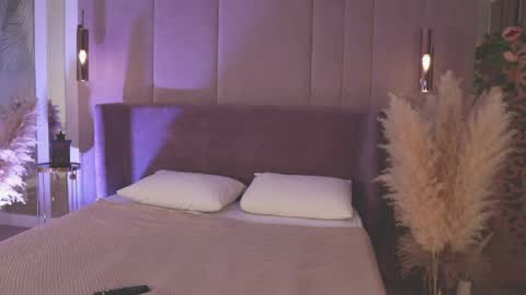 Mia online show from April 14, 2026, 5:46 am