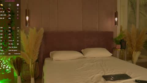 Mia online show from April 30, 2026, 5:25 am