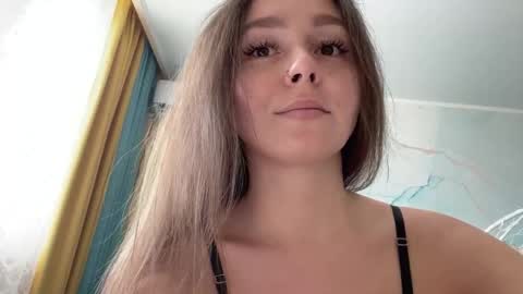 Snapshot of smiling_riddle chatting on May 20, 2026, 10:32 am smiling_riddle online show from May 20, 2026, 10:32 am