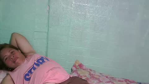 Snapshot of smilinglady27 chatting on June 18, 2026, 6:46 am smilinglady27 online show from June 18, 2026, 6:46 am