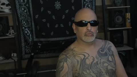 Snapshot of smokey915 chatting on December 28, 2024, 11:16 pm Smokey915 online show from December 28, 2024, 11:16 pm