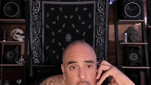 Snapshot of smokey915 chatting on January 2, 2025, 5:29 pm Smokey915 online show from January 2, 2025, 5:29 pm