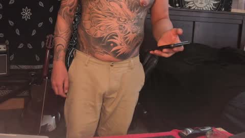 Snapshot of smokey915 chatting on February 7, 2025, 2:47 pm Smokey915 online show from February 7, 2025, 2:47 pm