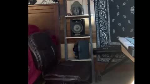 Snapshot of smokey915 chatting on February 23, 2025, 4:35 pm Smokey915 online show from February 23, 2025, 4:35 pm