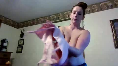 smoothmove1215 online show from October 29, 2025, 7:48 pm