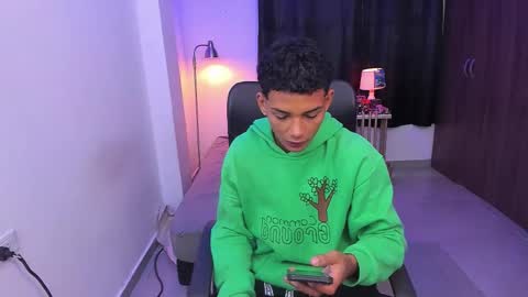 snak_master1 online show from November 18, 2025, 2:54 pm