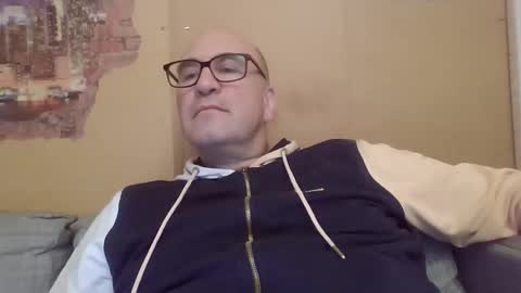 sneakerboy18 online show from January 19, 2025, 3:32 pm